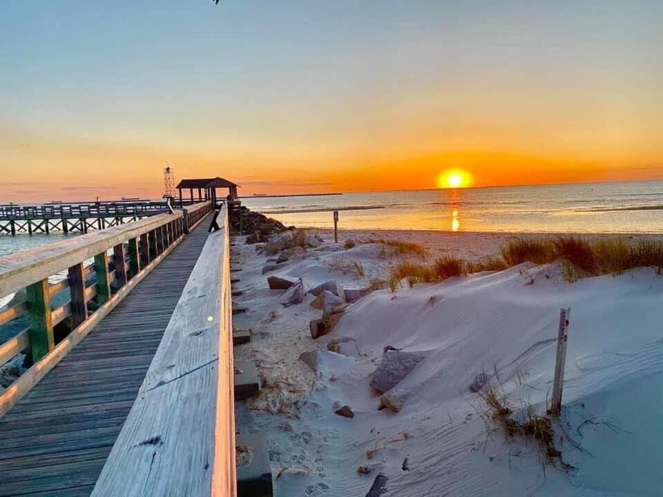 Key Lime Cottage Steps From Cape Charles Beach Extérieur photo